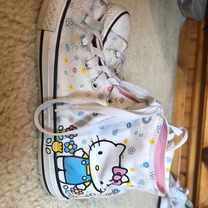HELLO KITTY converse!
